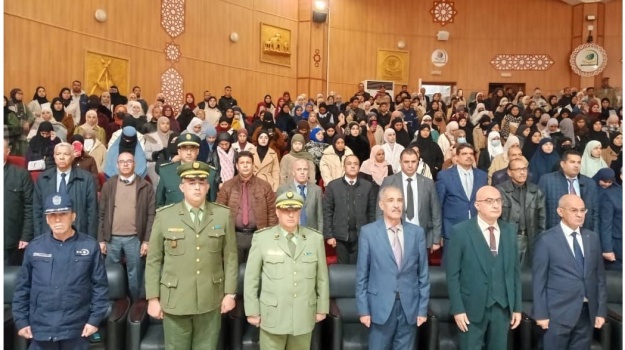 الأمين العام للمحافظة السامية  للأمازيغية رفقة والي ولاية الوادي يشرفان على افتتاح ملتقى علمي بجامعة الشهيد حمه لخضر بالوادي