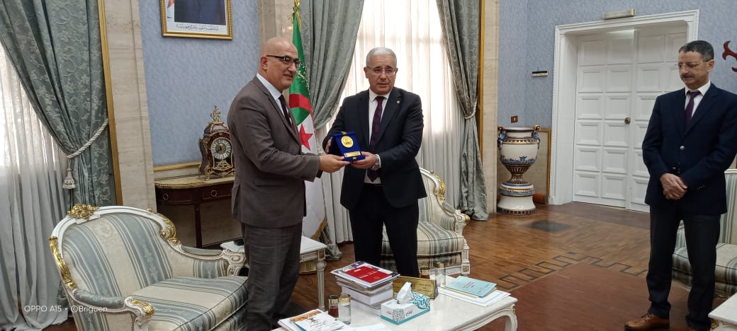 حظي صبيحة اليوم، الخميس 16 جوان 2022، السيد سي الهاشمي عصاد الأمين العام للمحافظة السامية للأمازيغية، و بطلب منه، بإستقبال من طرف السيد إبراهيم بوغالي رئيس المجلس الشعبي الوطني، بمقر البرلمان.